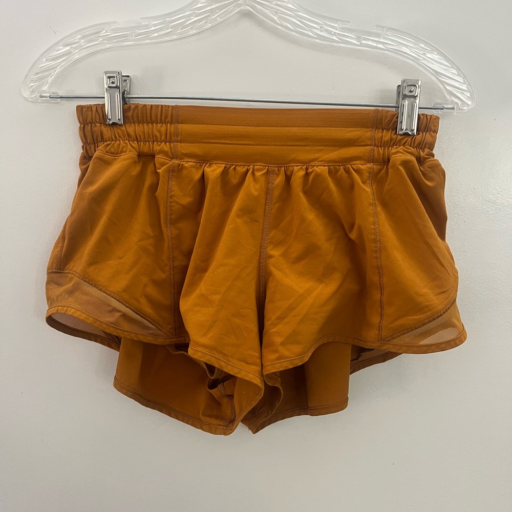 Lululemon Hotty Hot Low-Rise Lined Shorts 2.5” Fools Gold